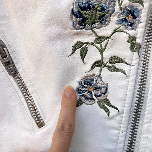 Blank NYC Floral Embroidered Silver Studded Zipper Moto Ivory Pleather Jacket - Picture 8 of 11